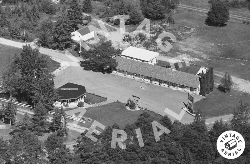 Mackinac Lakefront Cabins (Mackinac Motor Lodge Resort) - 1999